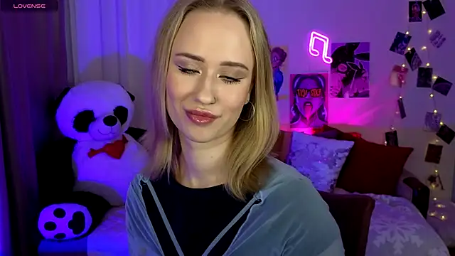 Snapshot of SashaBrooks chatting on 11.15.25 SashaBrooks online show from 11.15.25