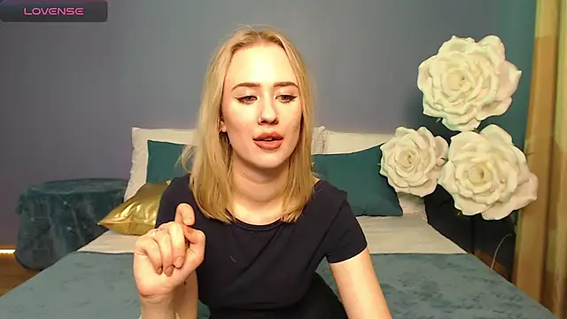 Snapshot of SashaBrooks chatting on 11.16.25 SashaBrooks online show from 11.16.25