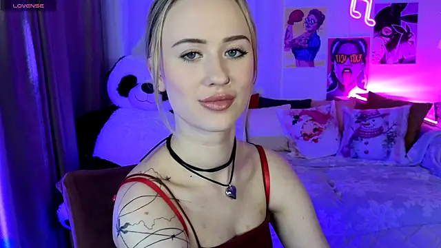 Snapshot of SashaBrooks chatting on 12.13.25 SashaBrooks online show from 12.13.25