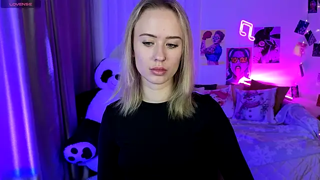 Snapshot of SashaBrooks chatting on 12.14.25 SashaBrooks online show from 12.14.25