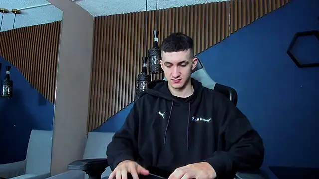 JacksonOlsenn online show from 03.06.25