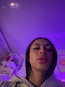 Snapshot of maddy_bronw_ chatting on 11.14.25 maddy bronw online show from 11.14.25