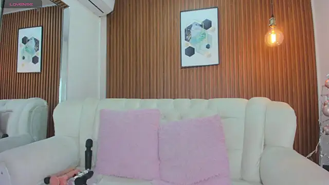 RoxannaHanson online show from 12.11.24