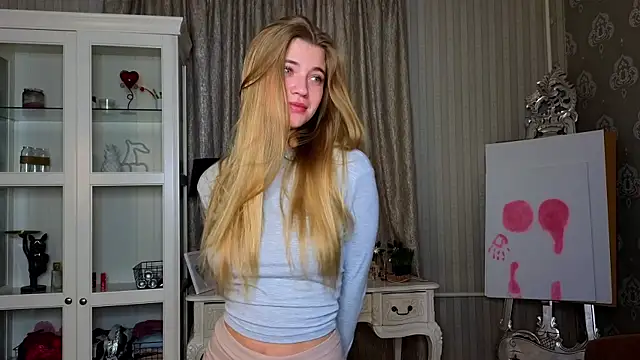 AnneFoxy online show from 11.07.25