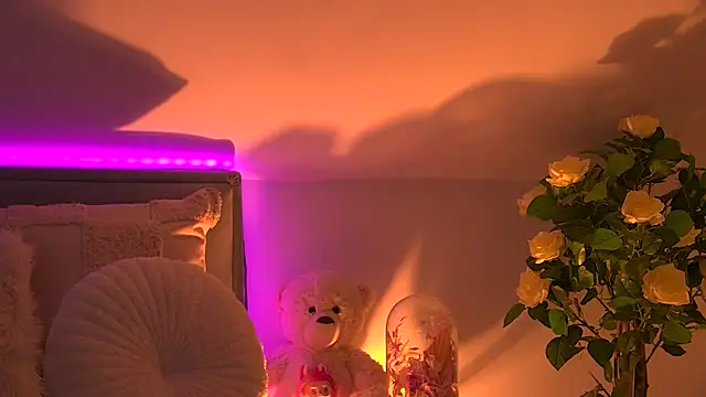 AngeliqueSkye online show from 10.28.25