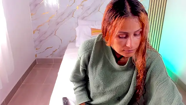 Snapshot of coralcarter1 chatting on 10.31.25 coralcarter1 online show from 10.31.25