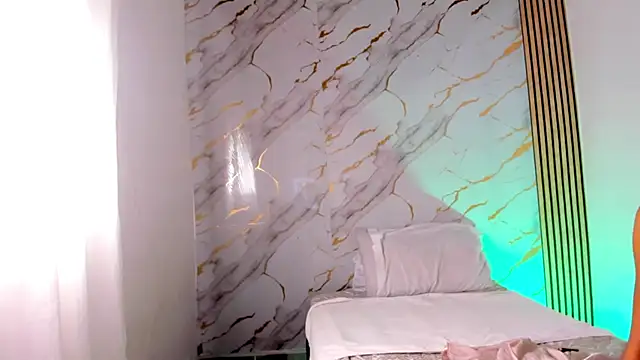 Snapshot of coralcarter1 chatting on 11.13.25 coralcarter1 online show from 11.13.25