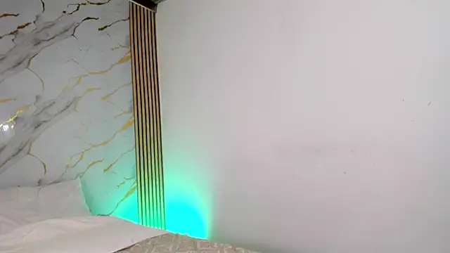 Snapshot of coralcarter1 chatting on 11.14.25 coralcarter1 online show from 11.14.25