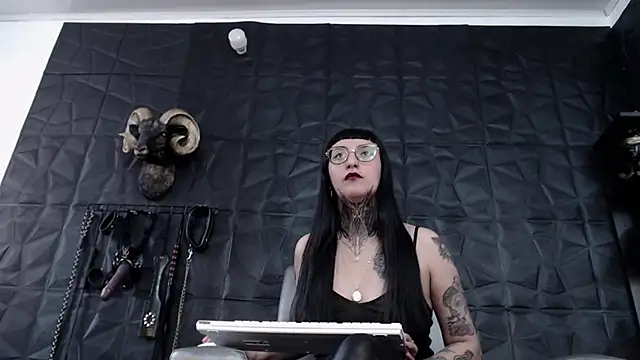 Agata Darkness online show from 09.08.25