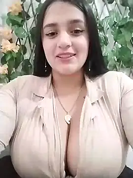 Snapshot of hanna-a chatting on 01.17.25 hanna-a online show from 01.17.25