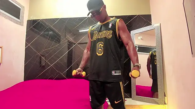 Snapshot of ronnie_7777 chatting on 01.22.25 ronnie 7777 online show from 01.22.25