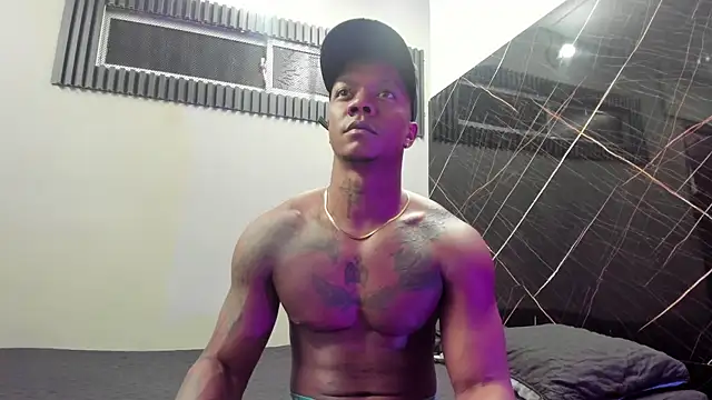 Snapshot of ronnie_7777 chatting on 02.01.25 ronnie 7777 online show from 02.01.25