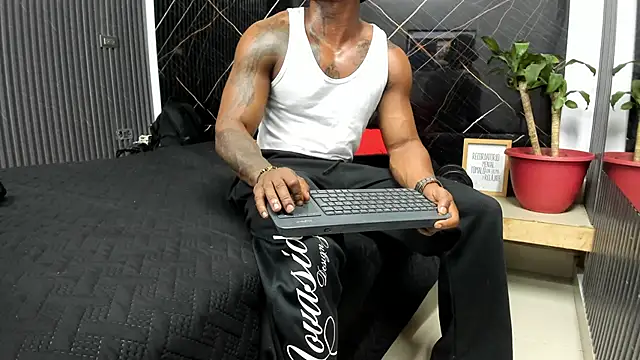 Snapshot of ronnie_7777 chatting on 03.01.25 ronnie 7777 online show from 03.01.25