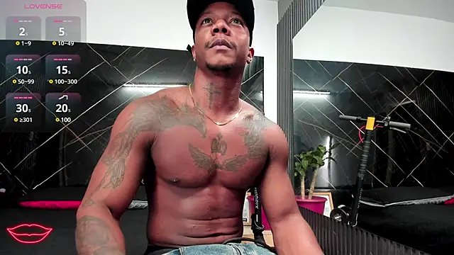 Snapshot of ronnie_7777 chatting on 03.18.25 ronnie 7777 online show from 03.18.25