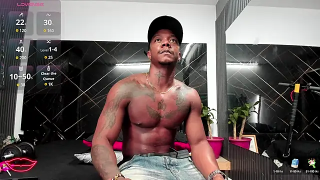 Snapshot of ronnie_7777 chatting on 03.18.25 ronnie 7777 online show from 03.18.25