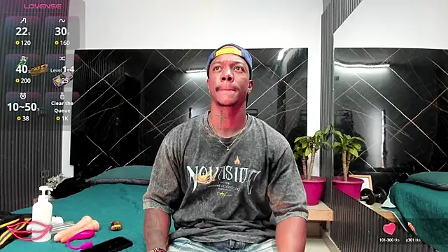 Snapshot of ronnie_7777 chatting on 03.21.25 ronnie 7777 online show from 03.21.25