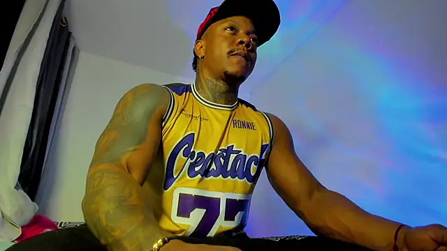 Snapshot of ronnie_7777 chatting on 10.24.25 ronnie 7777 online show from 10.24.25