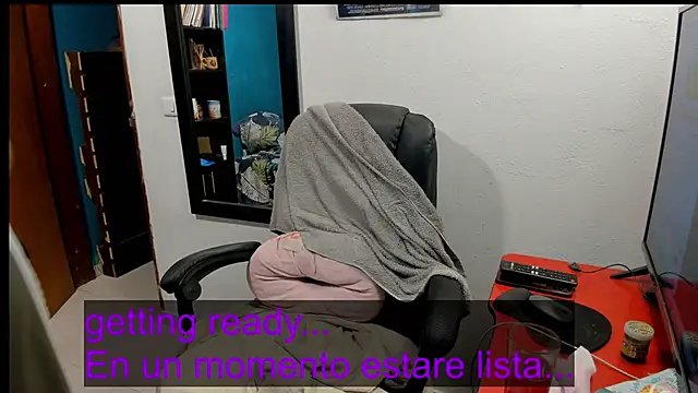 Snapshot of peanut_tangerine chatting on 06.18.26 peanut tangerine online show from 06.18.26
