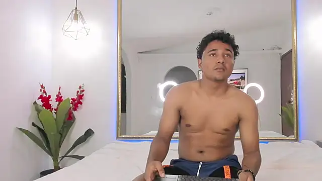 Snapshot of mia_and_masterboy chatting on 12.10.24 mia and masterboy online show from 12.10.24