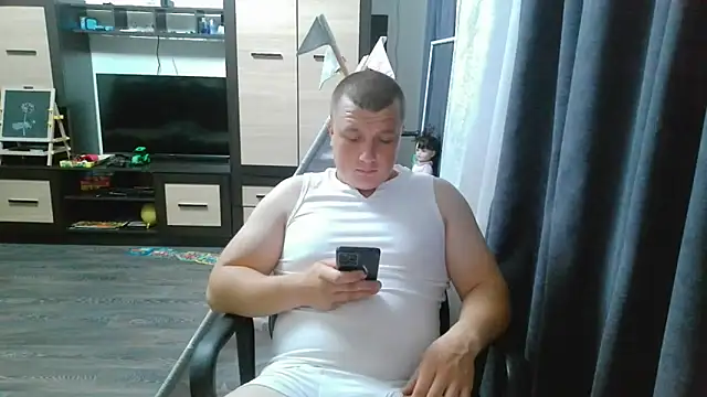Snapshot of gamblingbum chatting on 06.17.26 gamblingbum online show from 06.17.26