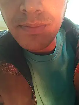 Snapshot of Wild-Honey chatting on 12.29.24 Wild-Honey online show from 12.29.24