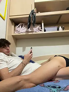 Snapshot of Adriiann__21 chatting on 12.12.24 Adriiann 21 online show from 12.12.24