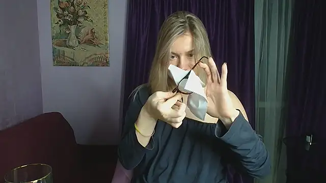 Snapshot of TaylorBre chatting on 12.20.24 TaylorBre online show from 12.20.24