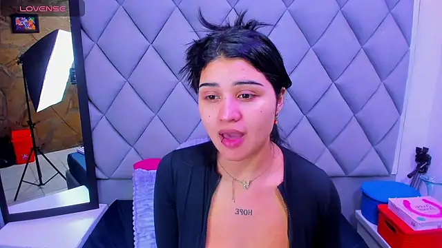 venusowen  online show from 11.14.25