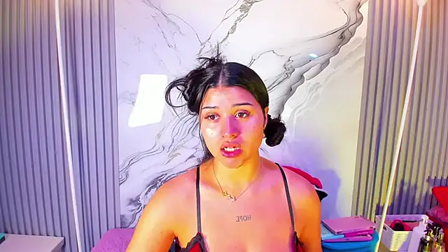 Snapshot of venusowen_ chatting on 06.13.26 venusowen online show from 06.13.26
