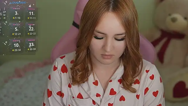 Snapshot of LovelyBell chatting on 09.30.25 LovelyBell online show from 09.30.25