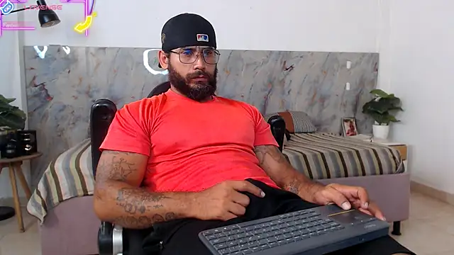 Snapshot of hanz_col chatting on 04.02.26 hanz col online show from 04.02.26