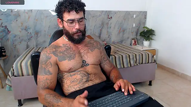 Snapshot of hanz_col chatting on 04.10.26 hanz col online show from 04.10.26