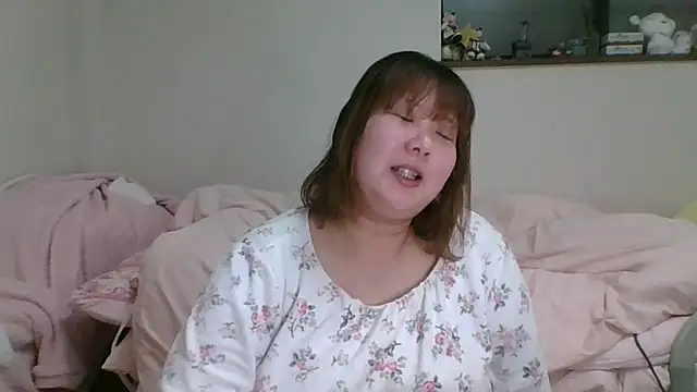 Snapshot of SAKU-RA-chan chatting on 02.23.25 SAKU-RA-chan online show from 02.23.25