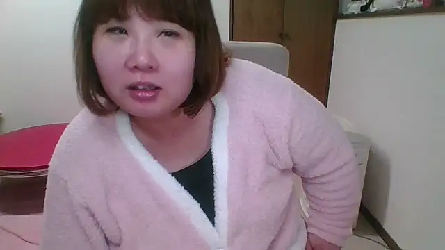 Snapshot of SAKU-RA-chan chatting on 02.25.26 SAKU-RA-chan online show from 02.25.26