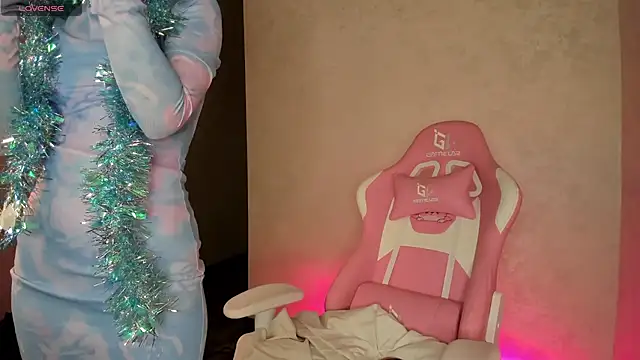 Snapshot of Kira_yoon chatting on 12.31.24 Kira yoon online show from 12.31.24