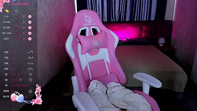 Snapshot of Kira_yoon chatting on 02.20.25 Kira yoon online show from 02.20.25