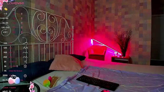 Snapshot of Kira_yoon chatting on 02.23.25 Kira yoon online show from 02.23.25