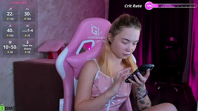 Snapshot of Kira_yoon chatting on 10.18.25 Kira yoon online show from 10.18.25