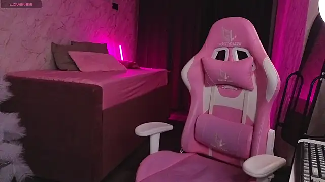 Snapshot of Kira_yoon chatting on 12.16.25 Kira yoon online show from 12.16.25