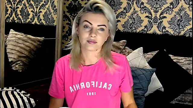 Snapshot of Aly_girl1 chatting on 12.04.24 Aly girl1 online show from 12.04.24