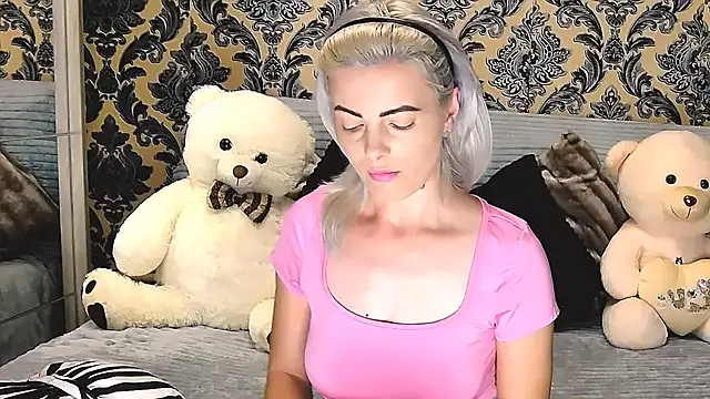 Snapshot of Aly_girl1 chatting on 03.15.25 Aly girl1 online show from 03.15.25