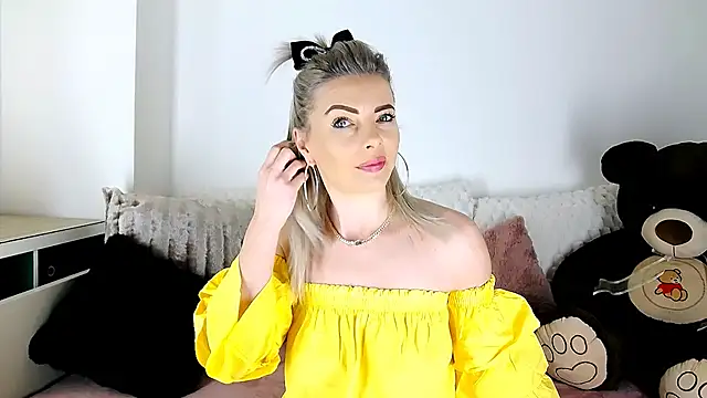 Snapshot of Aly_girl1 chatting on 03.24.26 Aly girl1 online show from 03.24.26