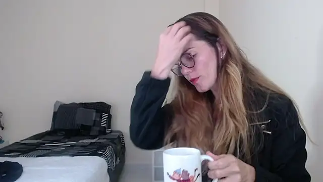 Snapshot of Hanny_24 chatting on 01.03.25 Hanny 24 online show from 01.03.25