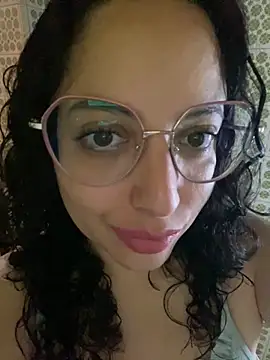 Snapshot of babyluna939 chatting on 10.11.25 babyluna939 online show from 10.11.25