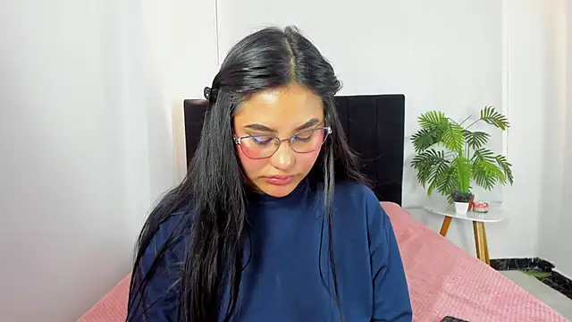 Little Ivy online show from 11.28.25