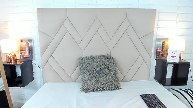 Isis Osman online show from 01.26.25