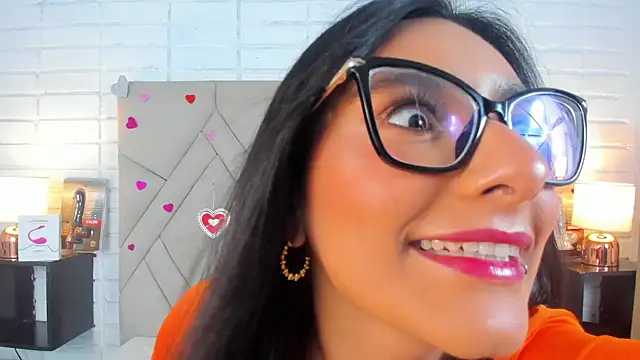 Isis Osman online show from 02.19.25