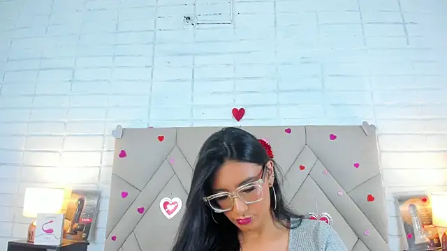 Isis Osman online show from 02.26.25