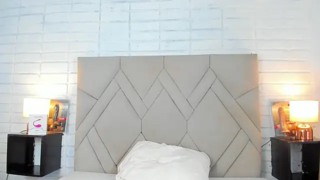 Isis Osman online show from 03.12.25