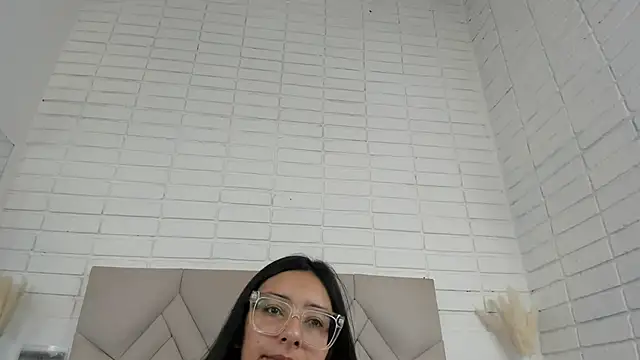 Isis Osman online show from 09.09.25